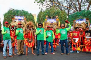 Reog Bank Karanganyar Curi Perhatian di Karnaval HUT RI