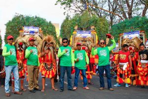 Reog Bank Karanganyar Curi Perhatian di Karnaval HUT RI
