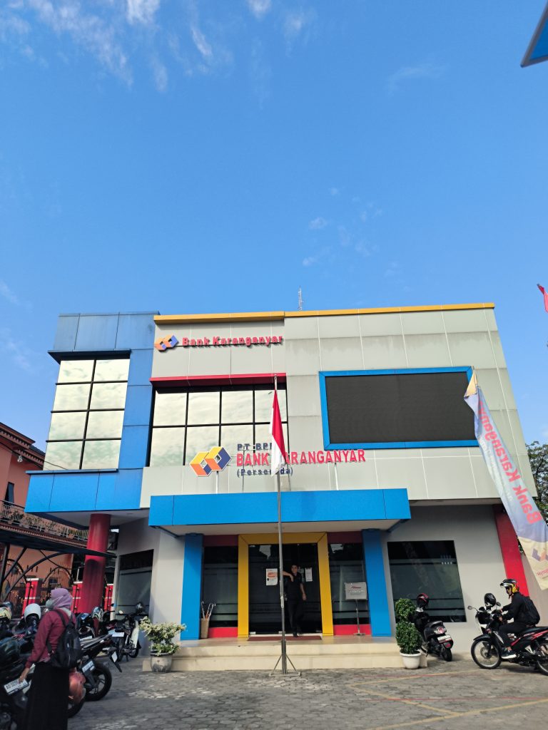 bank karanganyar kantor pusat operasional